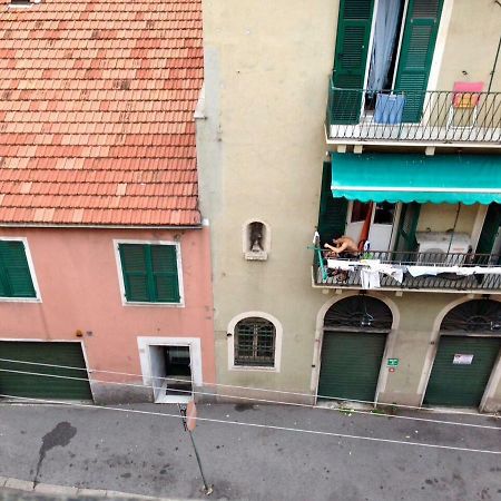 Una Stanza In Un Appartamento Генуя Экстерьер фото